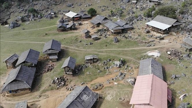 Khám phá Hang Táu - ngôi làng không điện, không Internet...