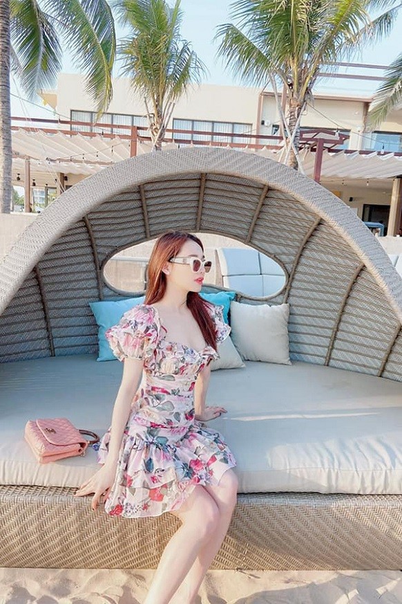 Ngắm diễn viên Nhã Phương sang trọng, thanh lịch với túi xách hàng hiệu