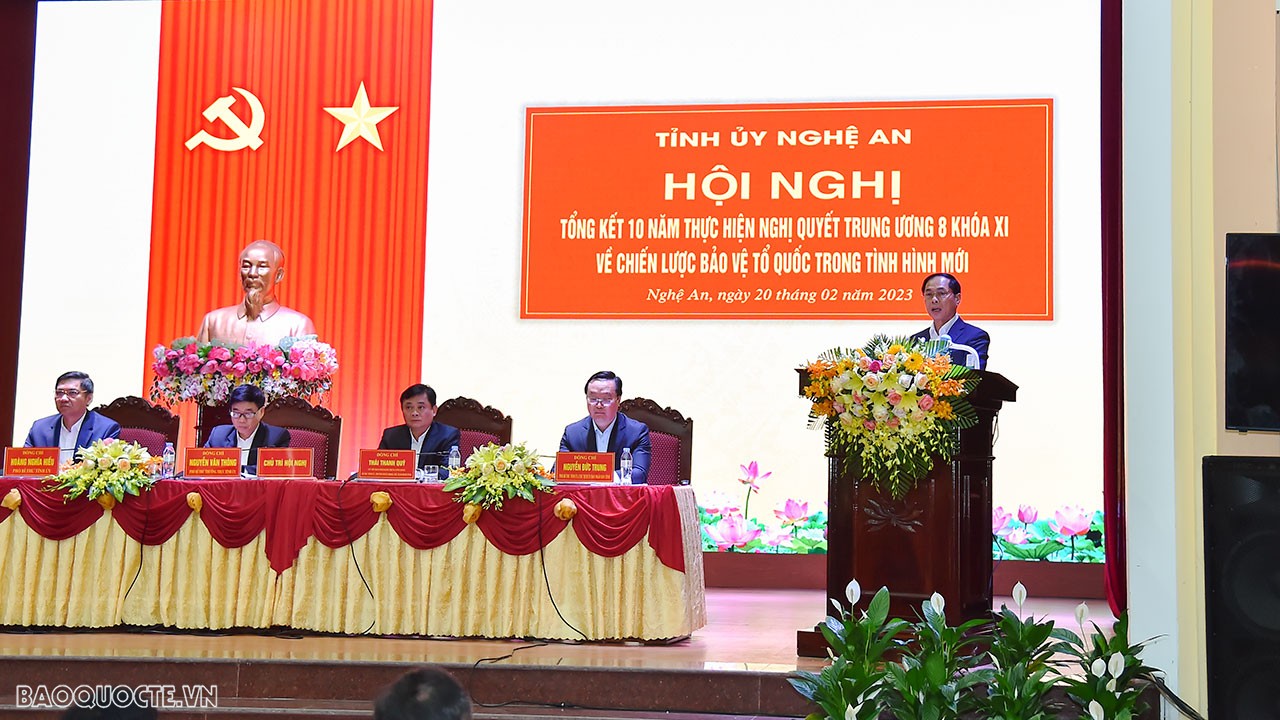 Bộ trưởng Ngoại giao Bùi Thanh Sơn dự Hội nghị tổng kết 10 năm thực hiện Nghị quyết Trung ương 8 khóa XI tỉnh Nghệ An Bộ trưởng Ngoại giao Bùi Thanh Sơn dự Hội nghị tổng kết 10 năm thực hiện Nghị quyết Trung ương 8 khóa XI tỉnh Nghệ An