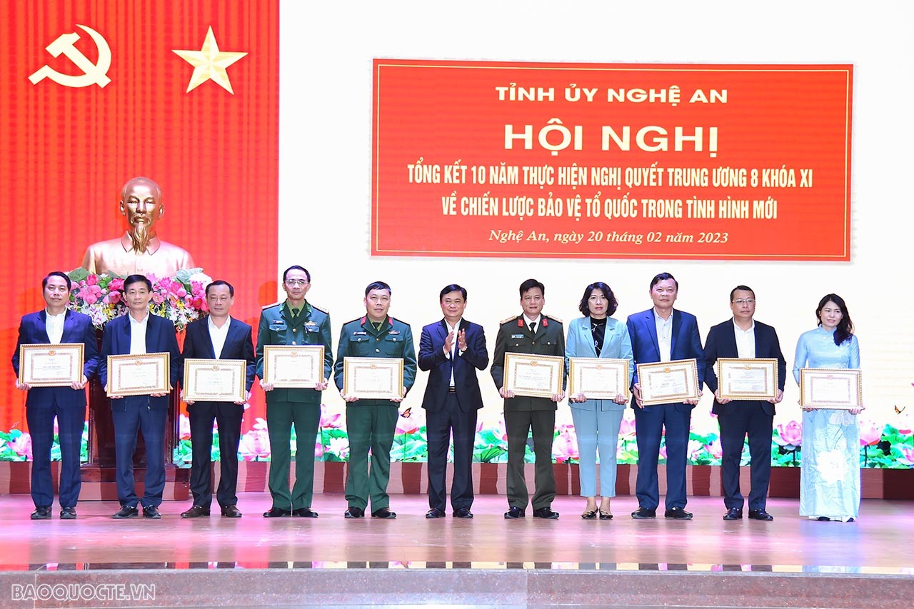 Bộ trưởng Ngoại giao Bùi Thanh Sơn dự Hội nghị tổng kết 10 năm thực hiện Nghị quyết Trung ương 8 khóa XI tỉnh Nghệ An Bộ trưởng Ngoại giao Bùi Thanh Sơn dự Hội nghị tổng kết 10 năm thực hiện Nghị quyết Trung ương 8 khóa XI tỉnh Nghệ An