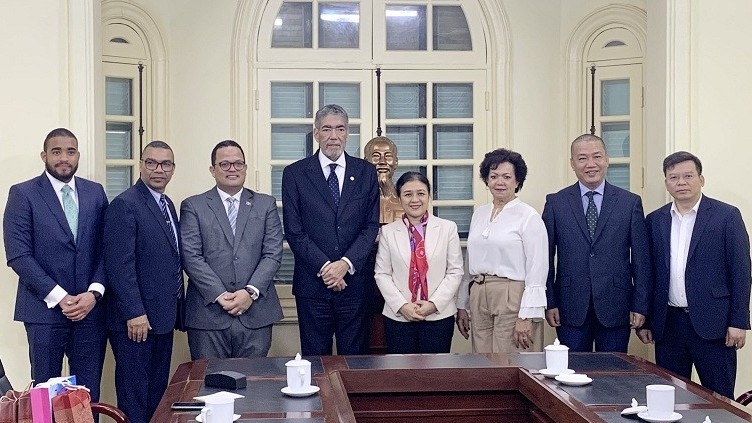 Thúc đẩy giao lưu hữu nghị và hợp tác giữa nhân dân Việt Nam và Dominica