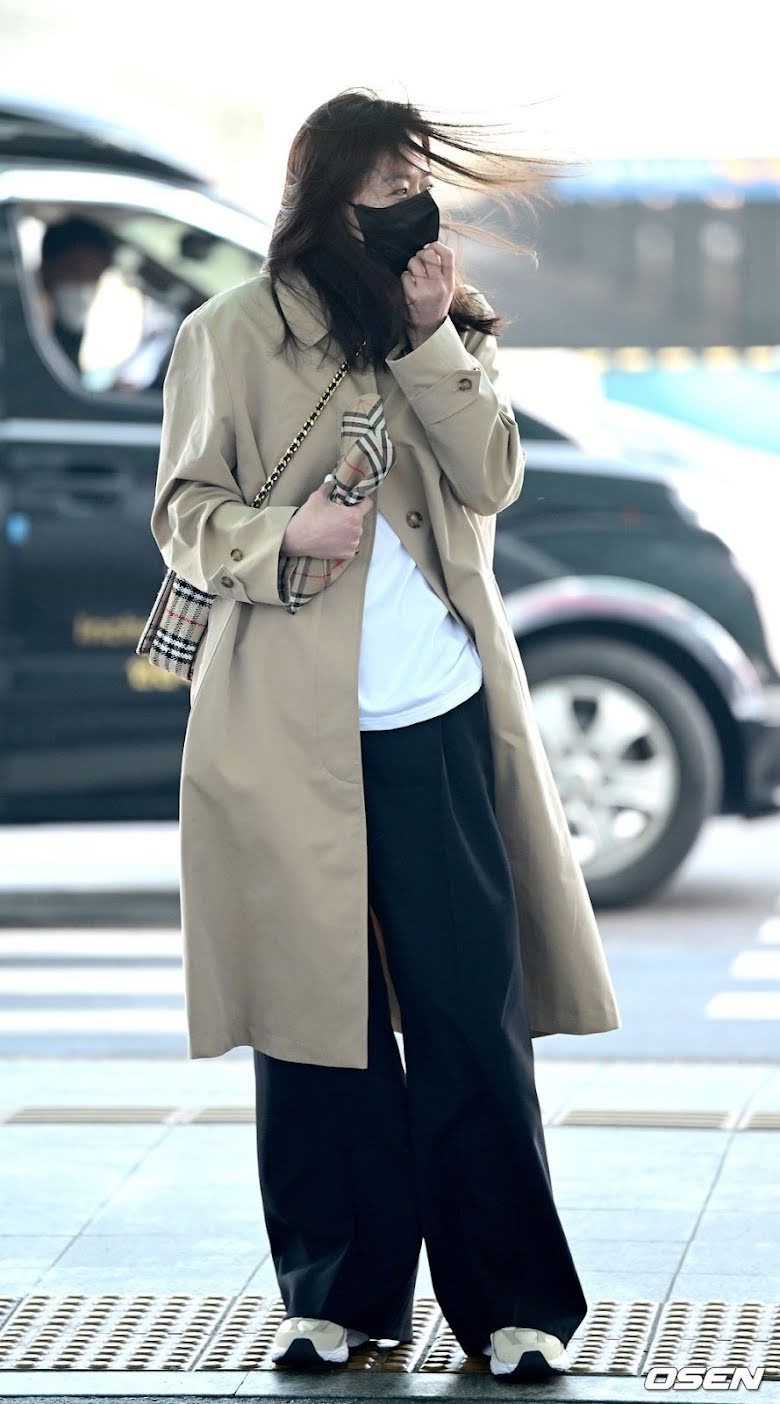 Hai nữ thần phim Hàn gây 'náo loạn' sân bay với nhan sắc không tuổi Hai nữ thần phim Hàn gây 'náo loạn' sân bay với nhan sắc không tuổi