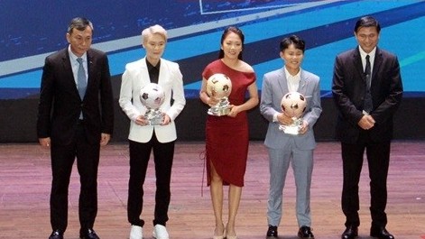 Huỳnh Như trả lời báo chí Bồ Đào Nha trước khi về nước dự lễ trao giải Quả bóng vàng Việt Nam 2022