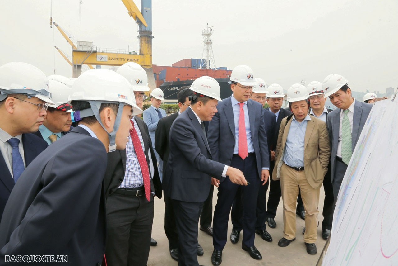 Đoàn Trưởng cơ quan đại diện Việt Nam ở nước ngoài làm việc, khảo sát thực địa tại Khu kinh tế Nghi Sơn