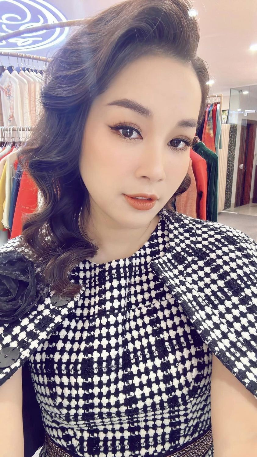 Sao Việt: Lệ Quyên gợi cảm