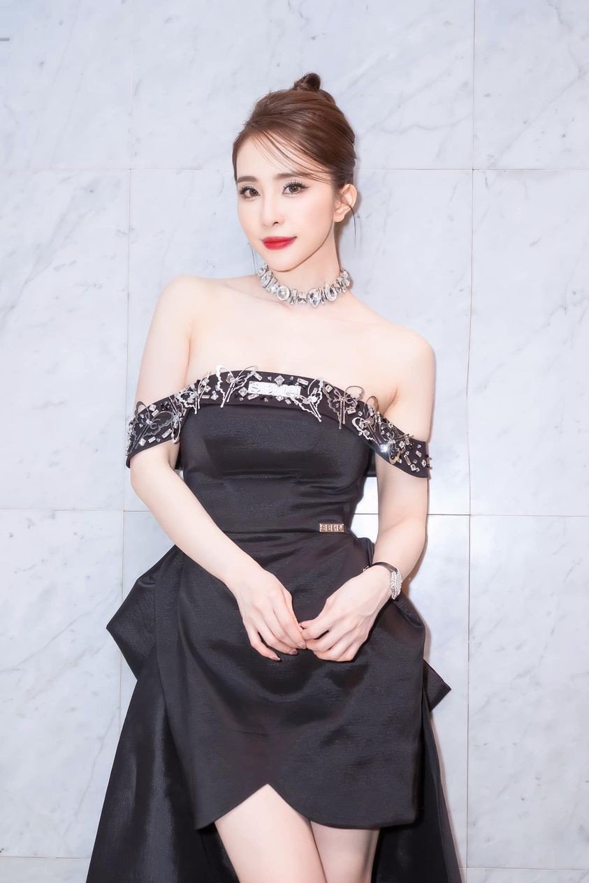 Sao Việt: Lệ Quyên gợi cảm