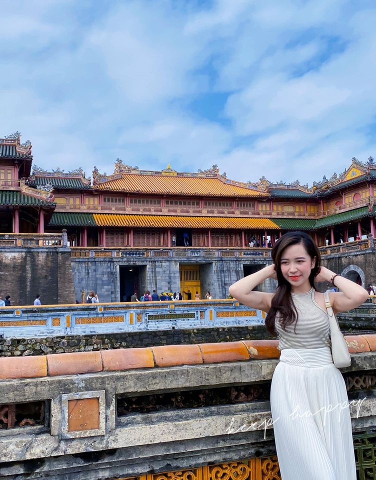 Gu thời trang cá tính của Kim Oanh phim Dưới bóng cây hạnh phúc