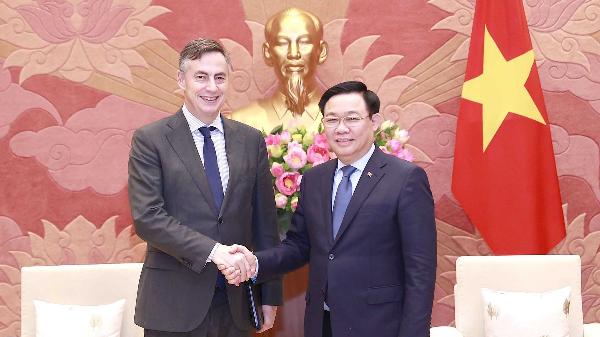 Chủ tịch Quốc hội Vương Đình Huệ tiếp Chủ tịch Ủy ban Đối ngoại Nghị viện châu Âu