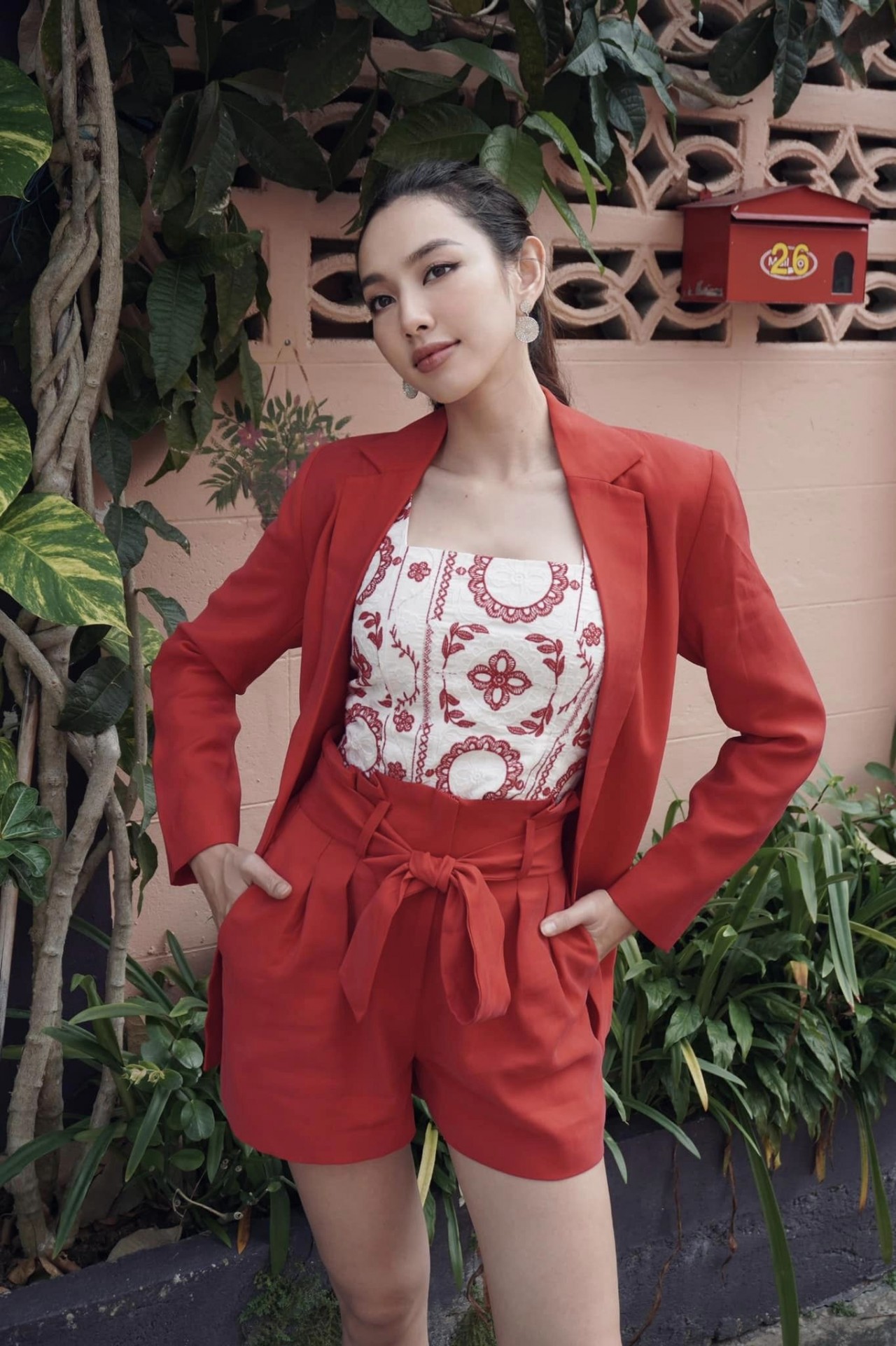 Hoa hậu Nguyễn Thúc Thùy Tiên