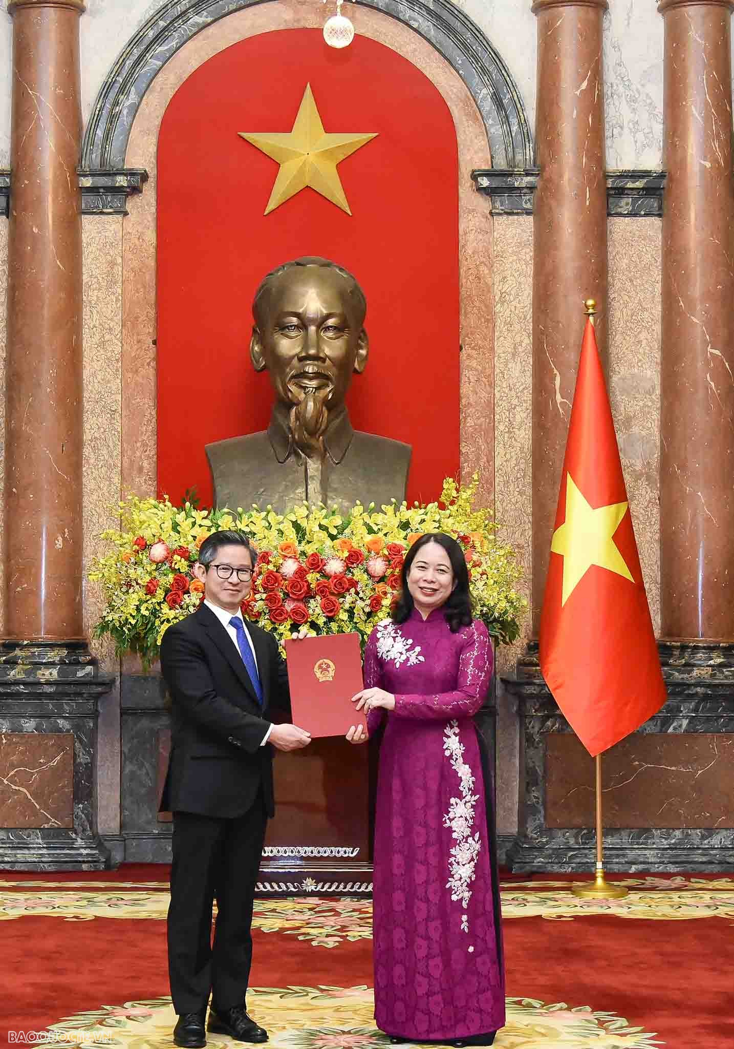 Những hình ảnh Quyền Chủ tịch nước trao quyết định bổ nhiệm cho 15 Đại sứ Việt Nam tại nước ngoài nhiệm kỳ 2023-2026