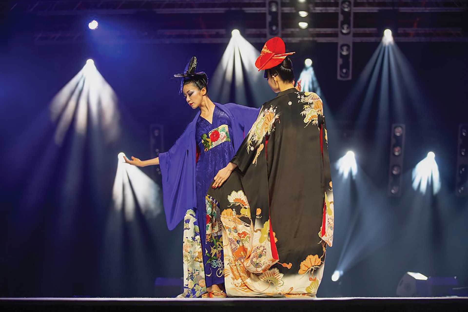 Show trình diễn thời trang kimono của Kobayashi Eiko tại Paris, Pháp năm 2018. (Nguồn: Be-Japon) Show trình diễn thời trang kimono của Kobayashi Eiko tại Paris, Pháp năm 2018. (Nguồn: Be-Japon)