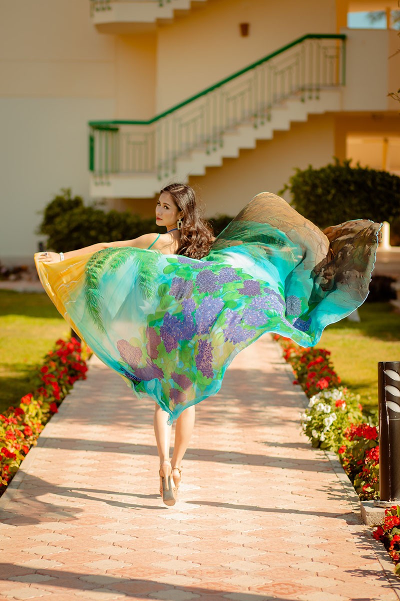 Tà áo lụa đặc biệt mang hình ảnh quê hương Đồng Bằng Sông Cửu Long đồng hành cùng Thanh Hà trong cuộc thi năm nay Tà áo lụa đặc biệt mang hình ảnh quê hương Đồng Bằng Sông Cửu Long đồng hành cùng Thanh Hà trong cuộc thi năm nay