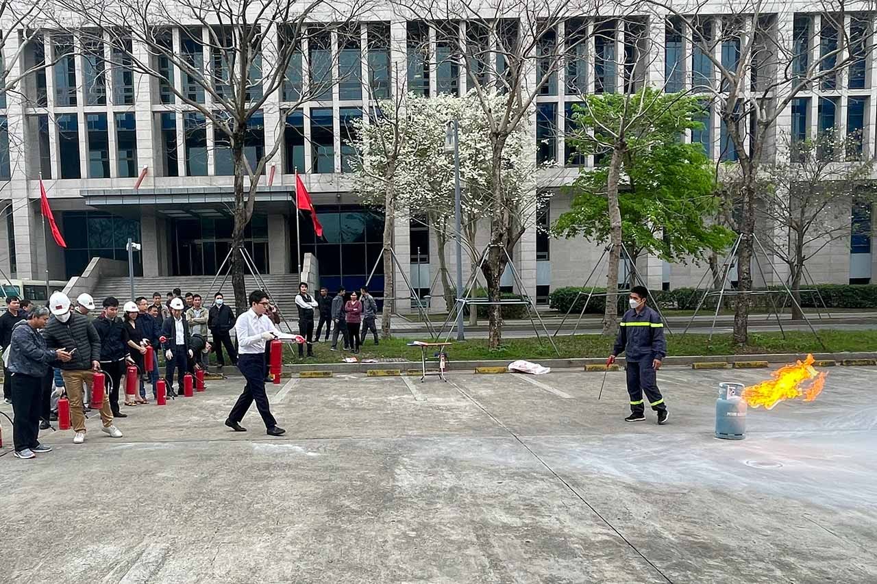 Buổi tập huấn và diễn tập giả định công tác phòng cháy, chữa cháy đã thành công tốt đẹp, làm cơ sở mỗi cán bộ công chức nâng cao ý thức, trách nhiệm trong việc phòng, chống cháy nổ và chủ động phòng ngừa các nguy cơ có thể dẫn đến cháy, đồng thời nâng cao khả năng xử lý tình huống cũng như kỹ năng thoát nạn khi xảy ra cháy, nổ đối với những nơi công sở, nhà cao tầng, góp phần xây dựng môi trường an toàn tại cơ quan, đơn vị.