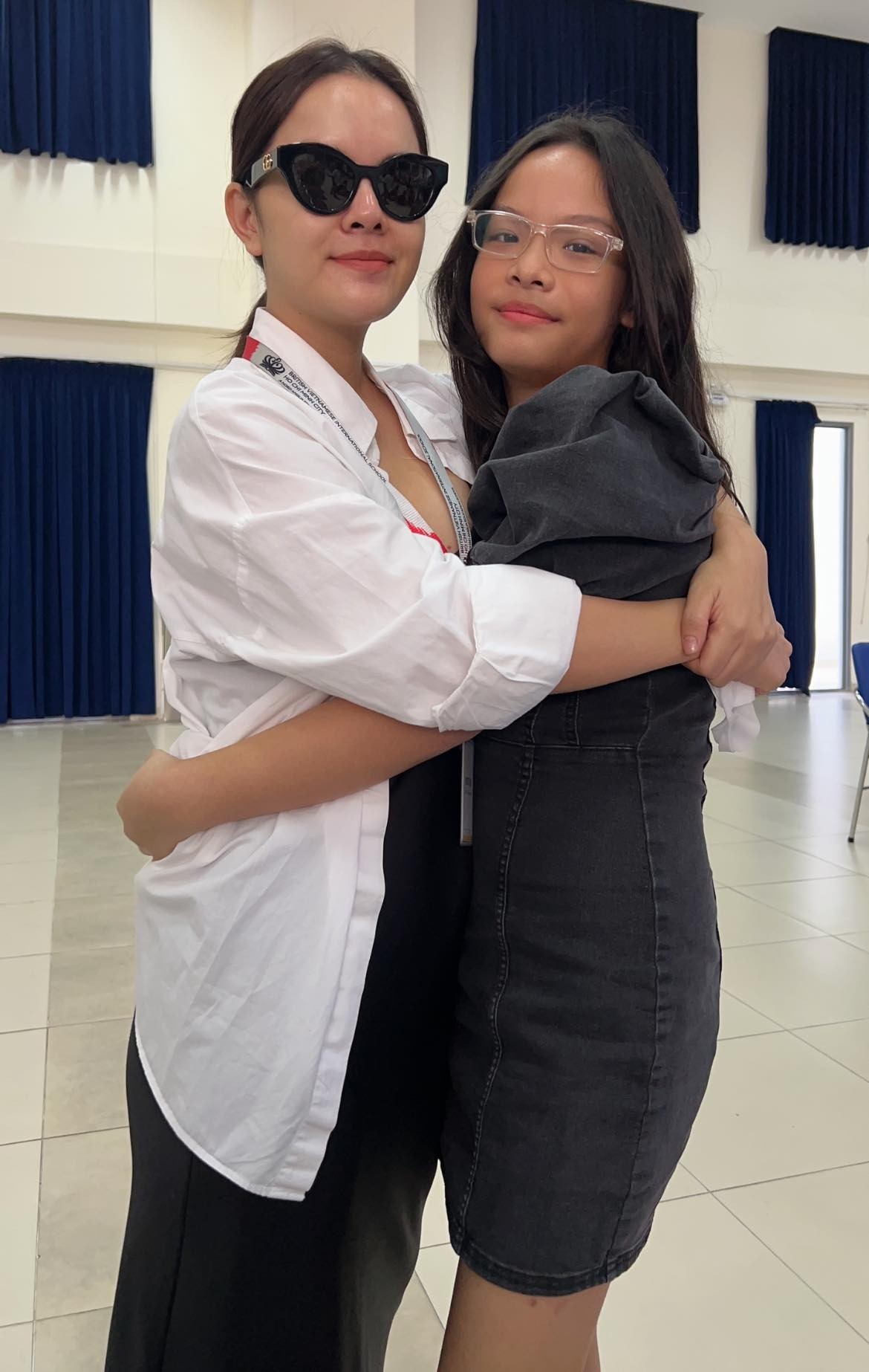 Ca sĩ Phạm Quỳnh Anh chia sẻ hình ảnh con gái lớn sắp cao bằng mẹ. Cô gọi đó là Sao Việt: Phạm Quỳnh Anh chia sẻ 'mối nguy hiểm rình rập', Xuân Bắc triết lý, Quỳnh Nga thả thính