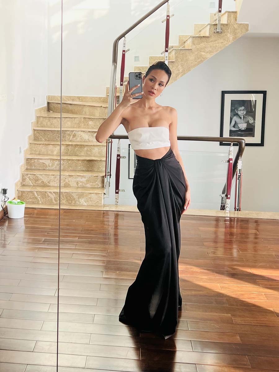 MC Phương Mai khoe dáng sexy, bắt đầu ngày làm việc nhiều năng lượng. MC Phương Mai khoe dáng sexy, bắt đầu ngày làm việc nhiều năng lượng.