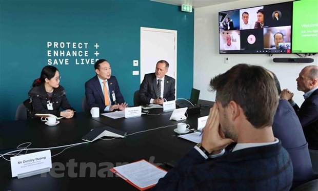 Đại sứ Việt Nam tại Vương quốc Bỉ Nguyễn Văn Thảo phát biểu tại hội thảo.