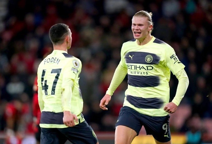 Haaland (phải) đã ghi bàn thắng thứ 27 ở mùa giải này. (Nguồn: GI)