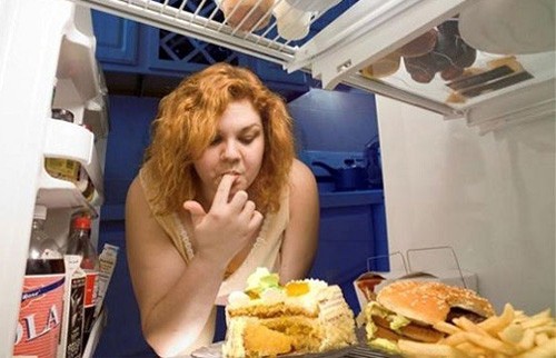 Chuyên gia: Những điều bạn cần làm ngay khi ăn uống quá mức, vô độ