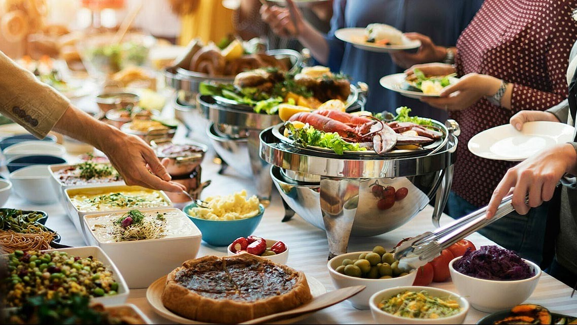 Chuyên gia: Những điều bạn cần làm ngay khi ăn uống quá mức, vô độ