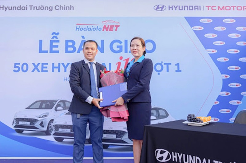 Lễ bàn giao xe có giá trị hàng chục tỷ đồng, nâng cao chất lượng dạy lái cho học viên tại HoclaiotoNET Lễ bàn giao xe có giá trị hàng chục tỷ đồng, nâng cao chất lượng dạy lái cho học viên tại HoclaiotoNET