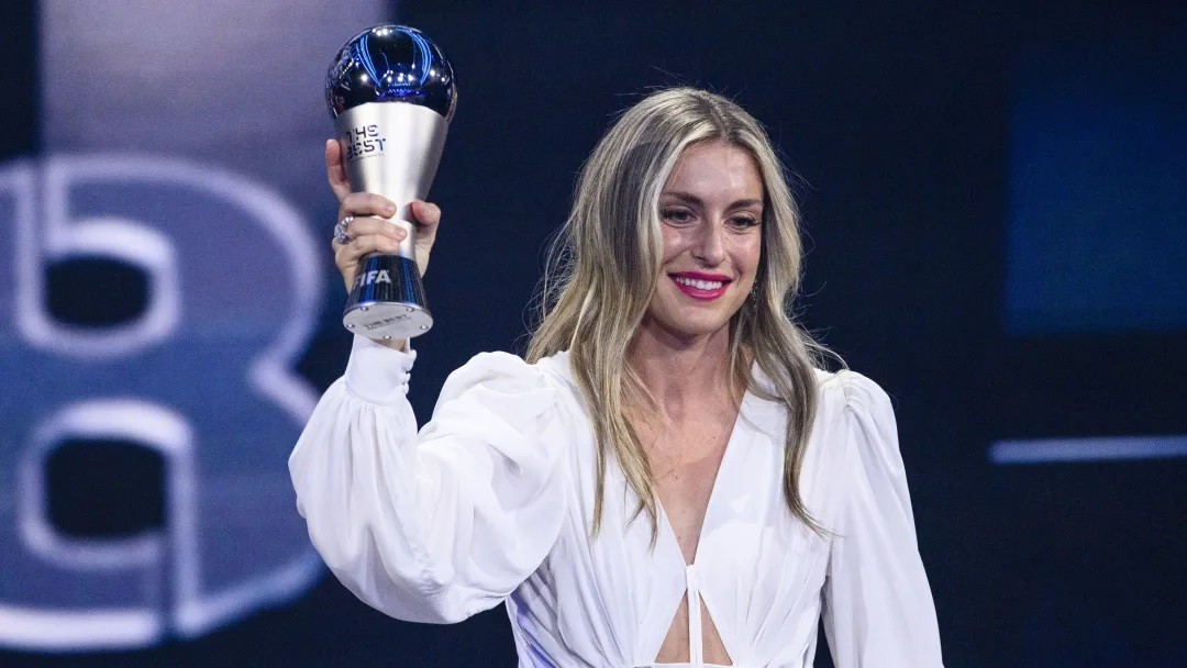 Lionel Messi, Emiliano Martinez, Alexia Putellas nhận giải thưởng FIFA The Best Lionel Messi, Emiliano Martinez, Alexia Putellas nhận giải thưởng FIFA The Best