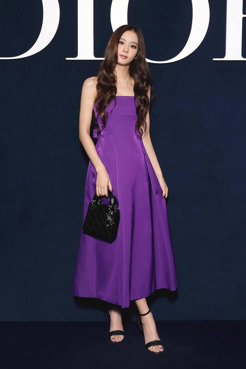 Châu Bùi cho biết, đây là lần thứ hai cô góp mặt trong show diễn Dior cùng gương mặt thương hiệu đình đám Kim Ji Soo (Blackpink). Châu Bùi cho biết, đây là lần thứ hai cô góp mặt trong show diễn Dior cùng gương mặt thương hiệu đình đám Kim Ji Soo (Blackpink).