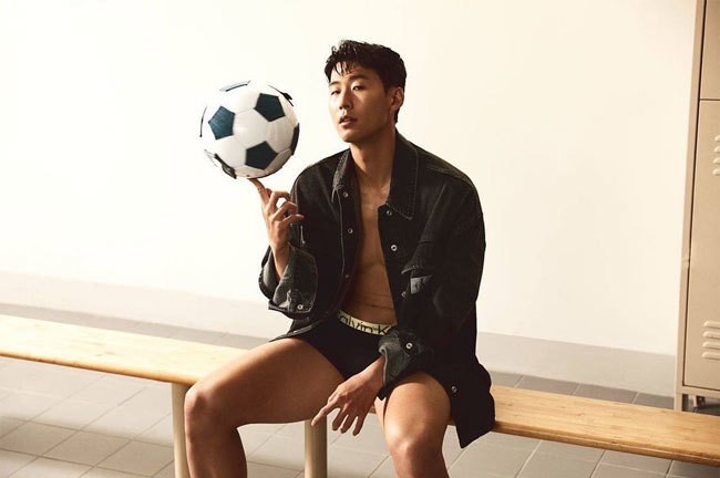 Loạt ảnh Son Heung Min thời trang trên Instagram khiến đồng đội Tottenham ngỡ ngàng