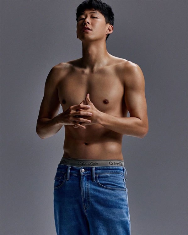 Loạt ảnh Son Heung Min thời trang trên Instagram khiến đồng đội Tottenham ngỡ ngàng