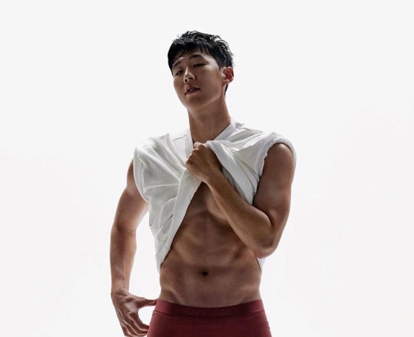 Loạt ảnh Son Heung Min thời trang trên Instagram khiến đồng đội Tottenham ngỡ ngàng