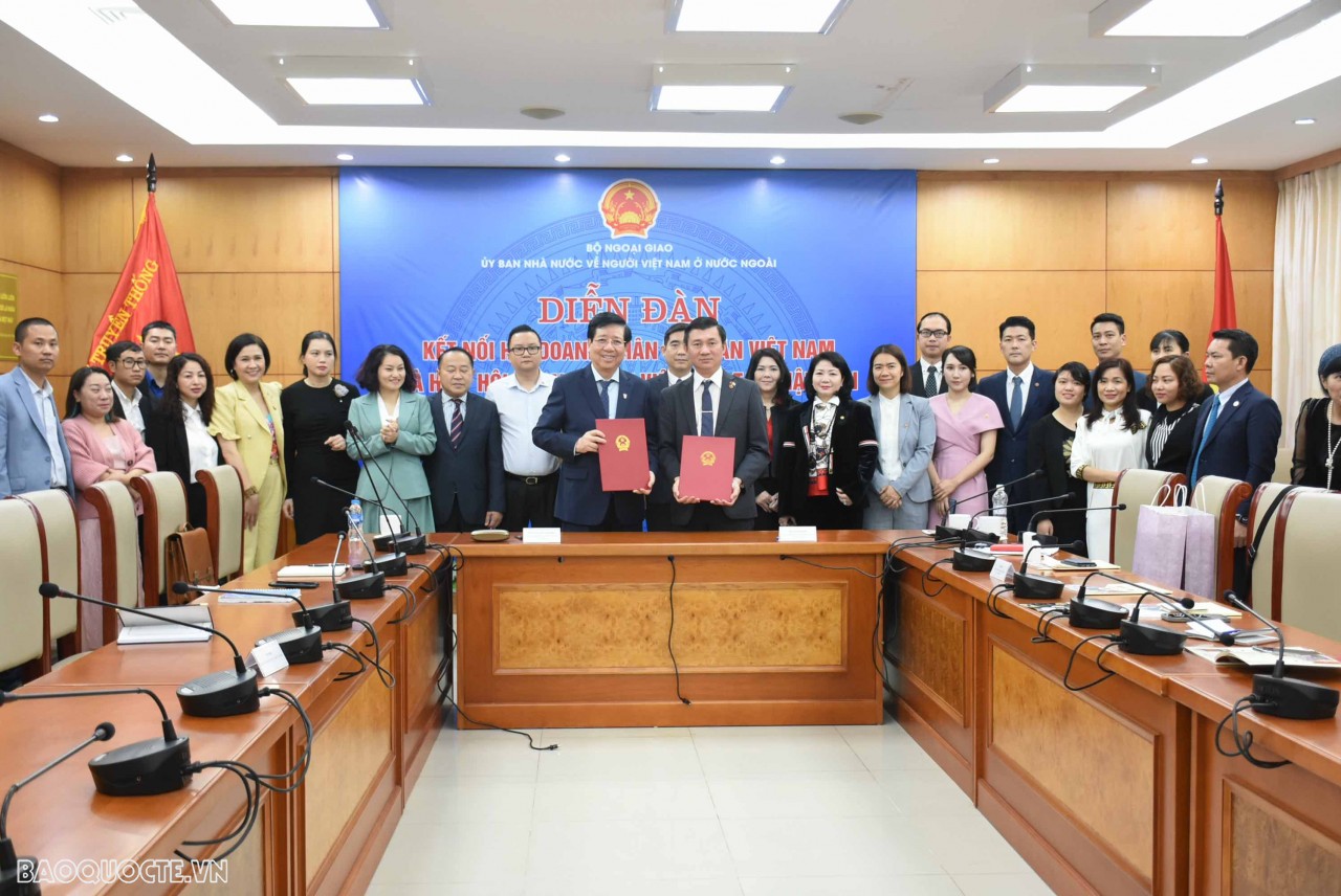 Tăng cường kết nối doanh nghiệp người Việt trong và ngoài nước Tăng cường kết nối doanh nghiệp người Việt trong và ngoài nước