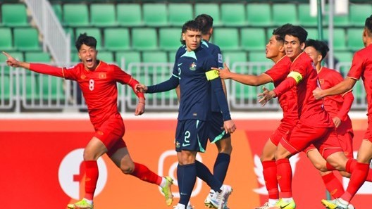 Cổ động viên châu Á chúc mừng niềm vui chiến thắng của U20 Việt Nam