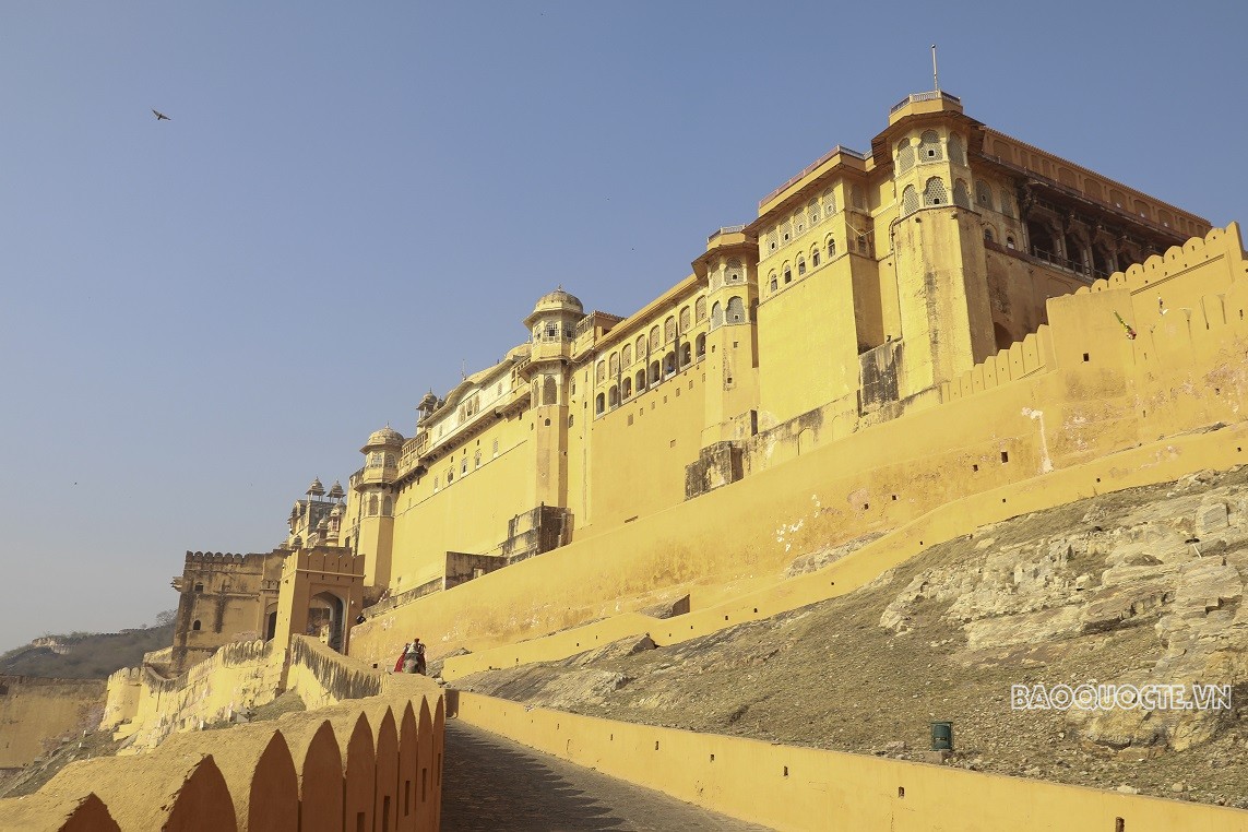 Du khách Việt và trải nghiệm cưỡi voi ngắm cảnh ở Ấn Độ Du khách Việt và trải nghiệm cưỡi voi ngắm cảnh ở Ấn Độ