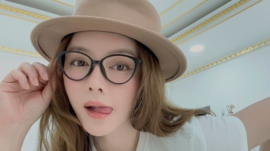 Sao Việt: Hồng Diễm lên đồ thanh lịch, Lý Nhã Kỳ trẻ trung như gái đôi mươi