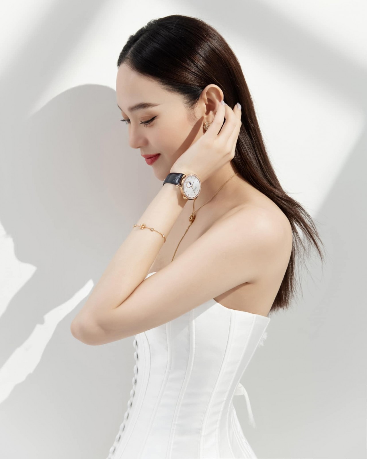 Thời trang biến hóa của ca sĩ Minh Hằng