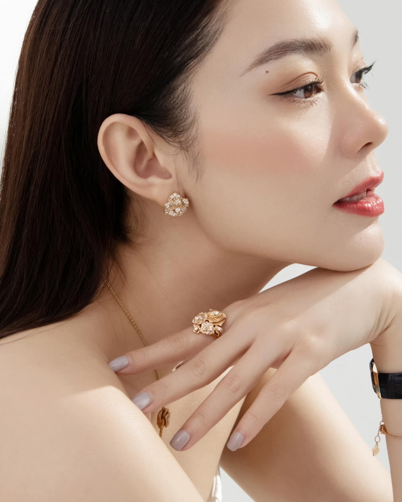 Thời trang biến hóa của ca sĩ Minh Hằng