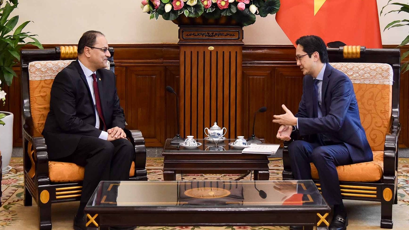 Thứ trưởng Đỗ Hùng Việt tiếp Tổng giám đốc Cơ quan Đại học Pháp ngữ