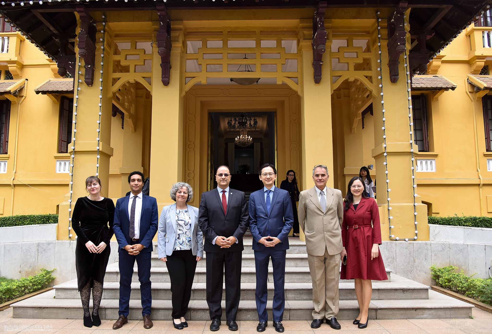 Thứ trưởng Đỗ Hùng Việt tiếp Tổng giám đốc Cơ quan Đại học Pháp ngữ