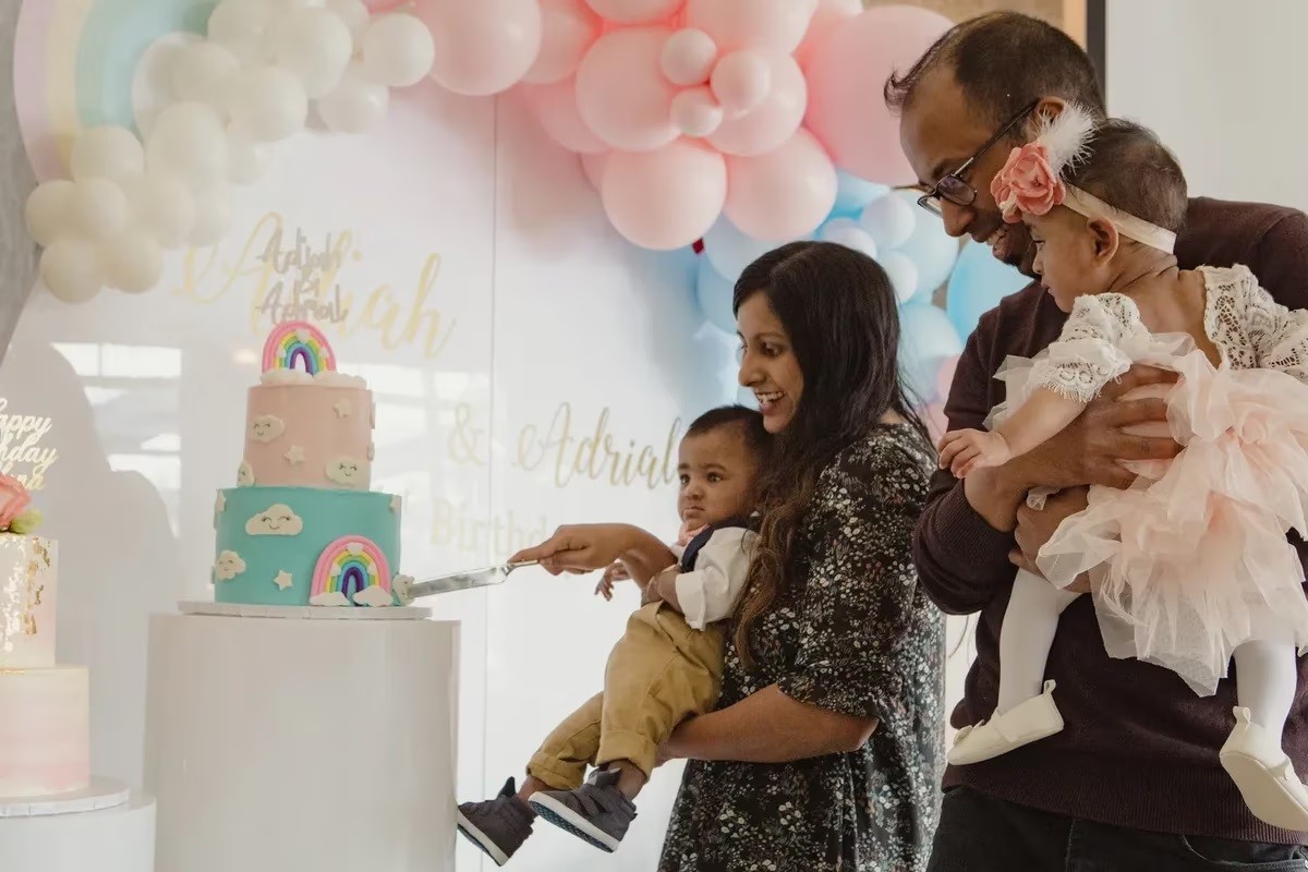 Cặp sinh non nhất thế giới đón sinh nhật đầu tiên Cặp sinh non nhất thế giới đón sinh nhật đầu tiên