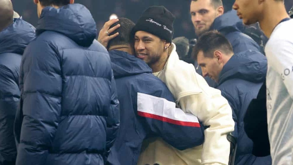 PSG: Neymar chấn thương nặng, phải phẫu thuật và nghỉ thi đấu đến hết mùa giải