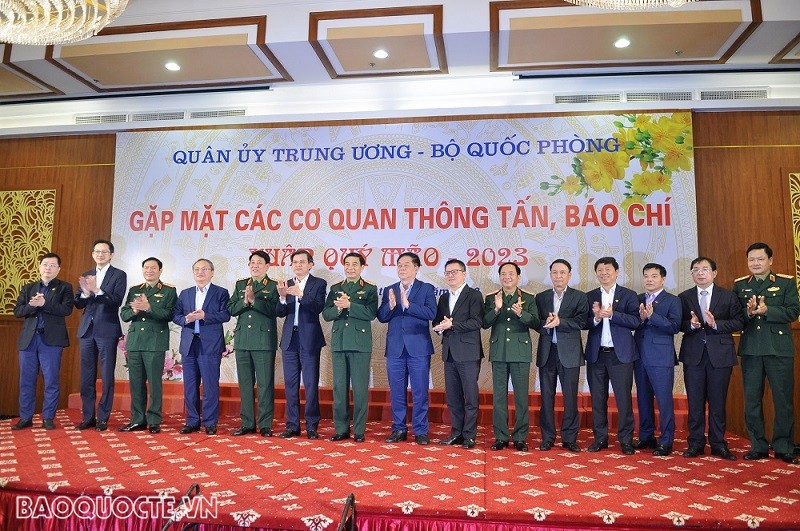 (03.07) Các đại biểu, khách mời chụp ảnh lưu niệm tại chương trình. (Ảnh: Minh Quân) (03.07) Các đại biểu, khách mời chụp ảnh lưu niệm tại chương trình. (Ảnh: Minh Quân)