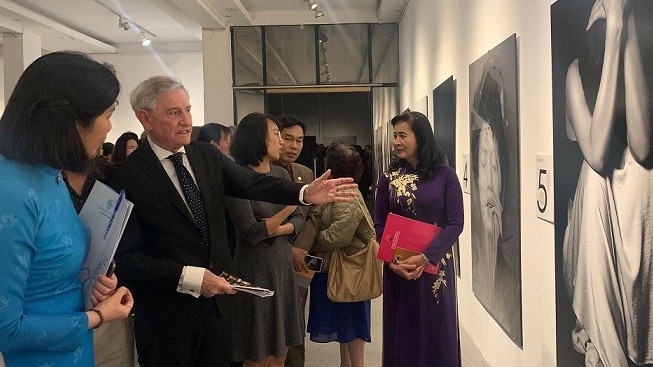 Nghệ sĩ Tây Ban Nha tổ chức triển lãm ảnh kỷ niệm Ngày quốc tế Phụ nữ 8/3 tại Việt Nam