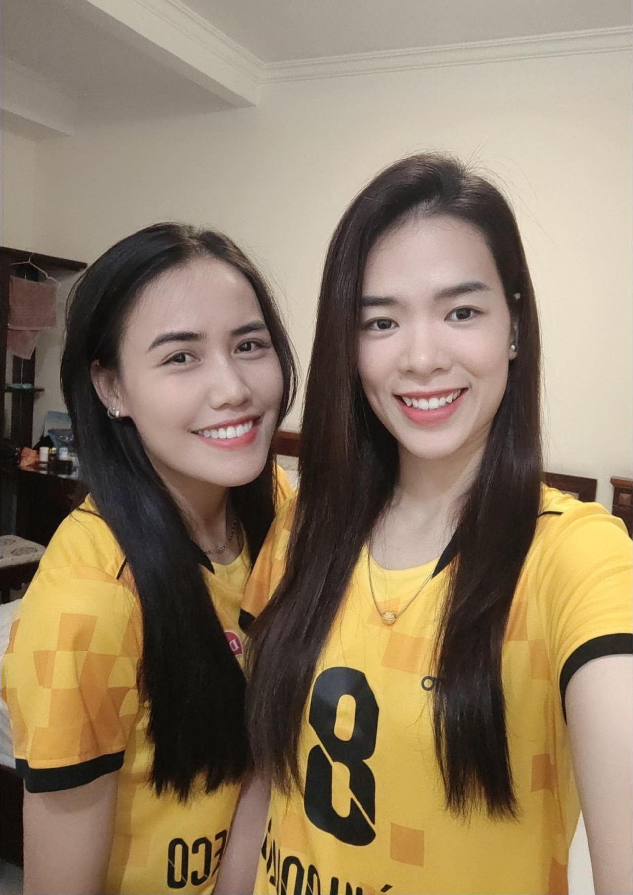 Vẻ đẹp nổi bật của 2 hoa khôi làng bóng chuyền nữ Việt Nam