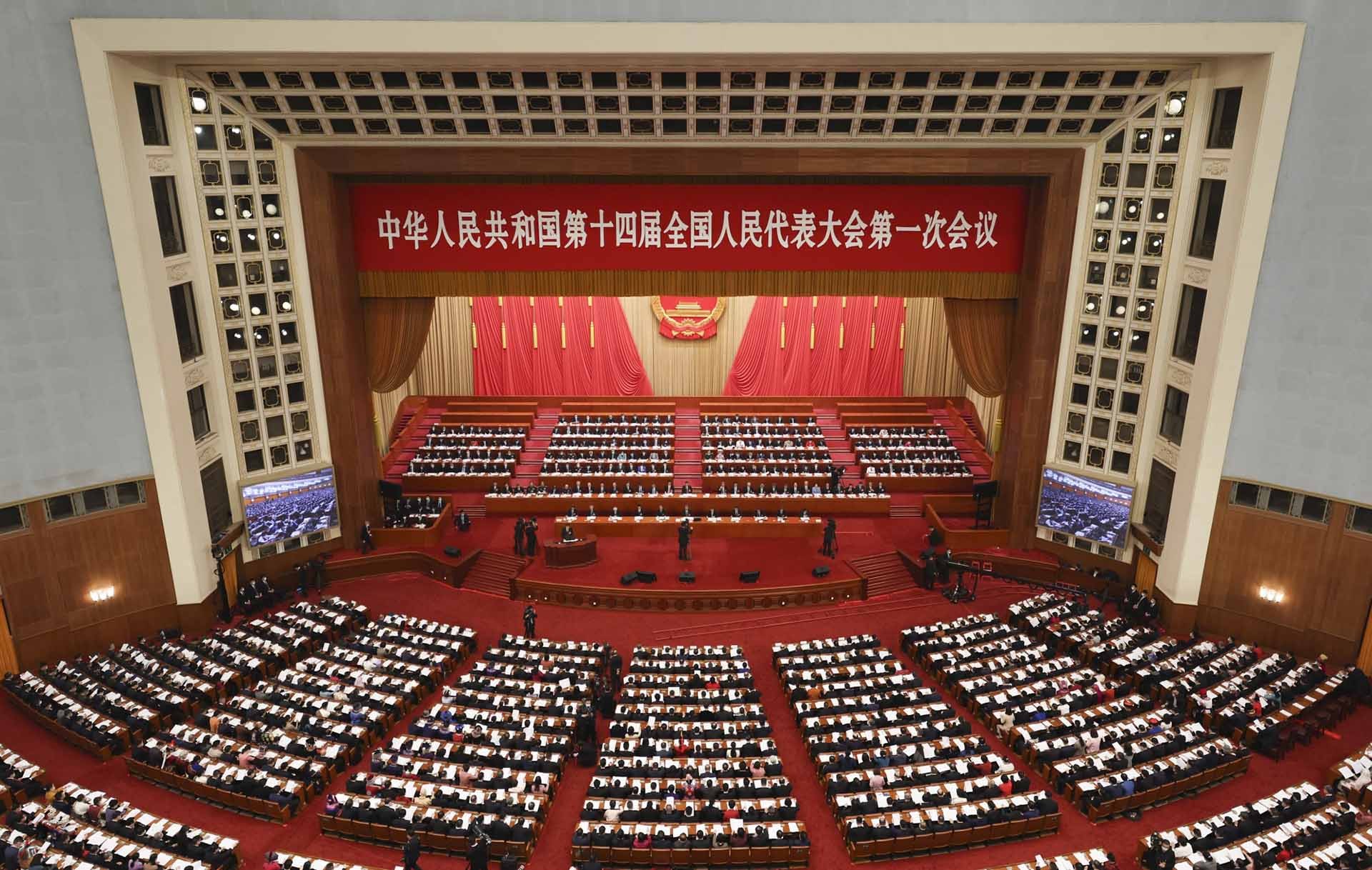 Phiên khai mạc kỳ họp Đại hội Đại biểu nhân dân toàn quốc Trung Quốc XIV ngày 5/3 tại Đại Lễ đường Nhân dân, Bắc Kinh. (Nguồn: Getty Images) Phiên khai mạc kỳ họp Đại hội Đại biểu nhân dân toàn quốc Trung Quốc XIV ngày 5/3 tại Đại Lễ đường Nhân dân, Bắc Kinh. (Nguồn: Getty Images)