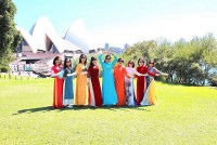 Chào mừng 113 năm Ngày quốc tế Phụ nữ: Khi tà áo dài tỏa sáng