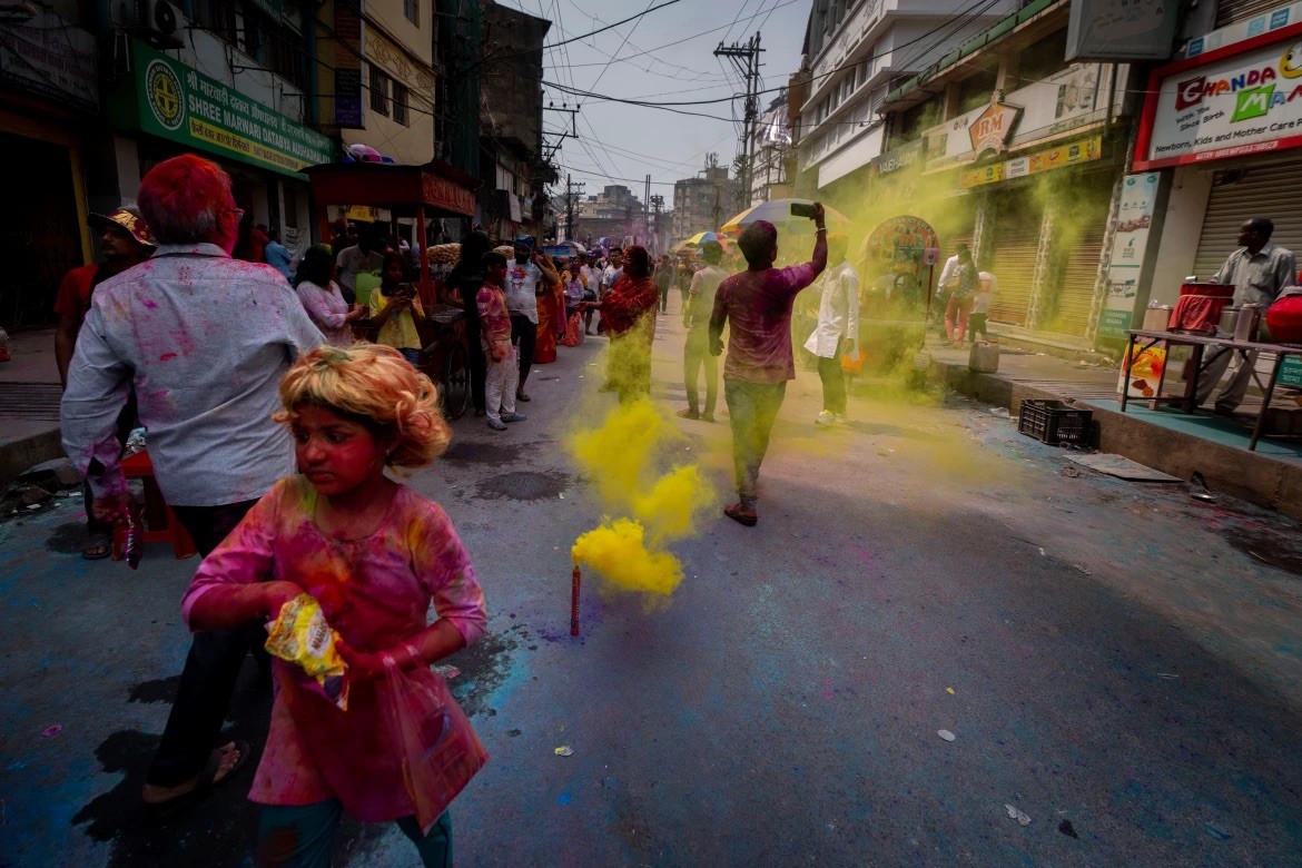 Ấn Độ rực rỡ, tưng bừng trong lễ hội Holi