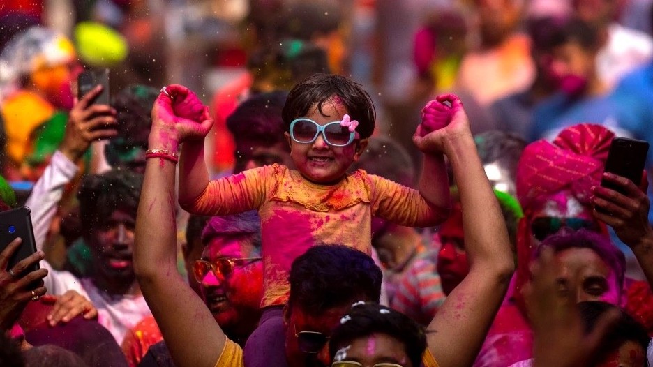 Ấn Độ rực rỡ, tưng bừng trong lễ hội Holi