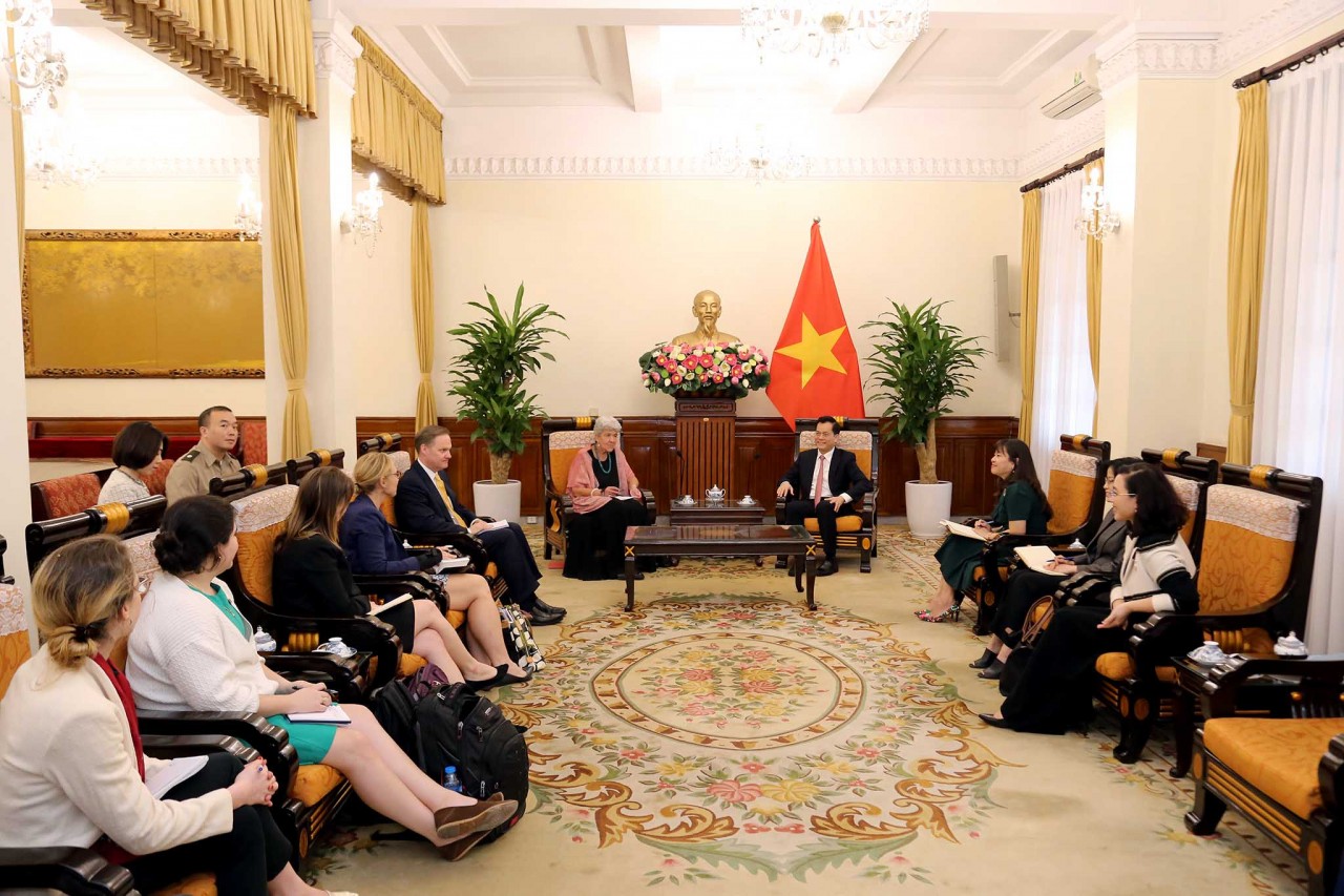 Thứ trưởng Hà Kim Ngọc tiếp Thứ trưởng Bộ Thương mại Hoa Kỳ