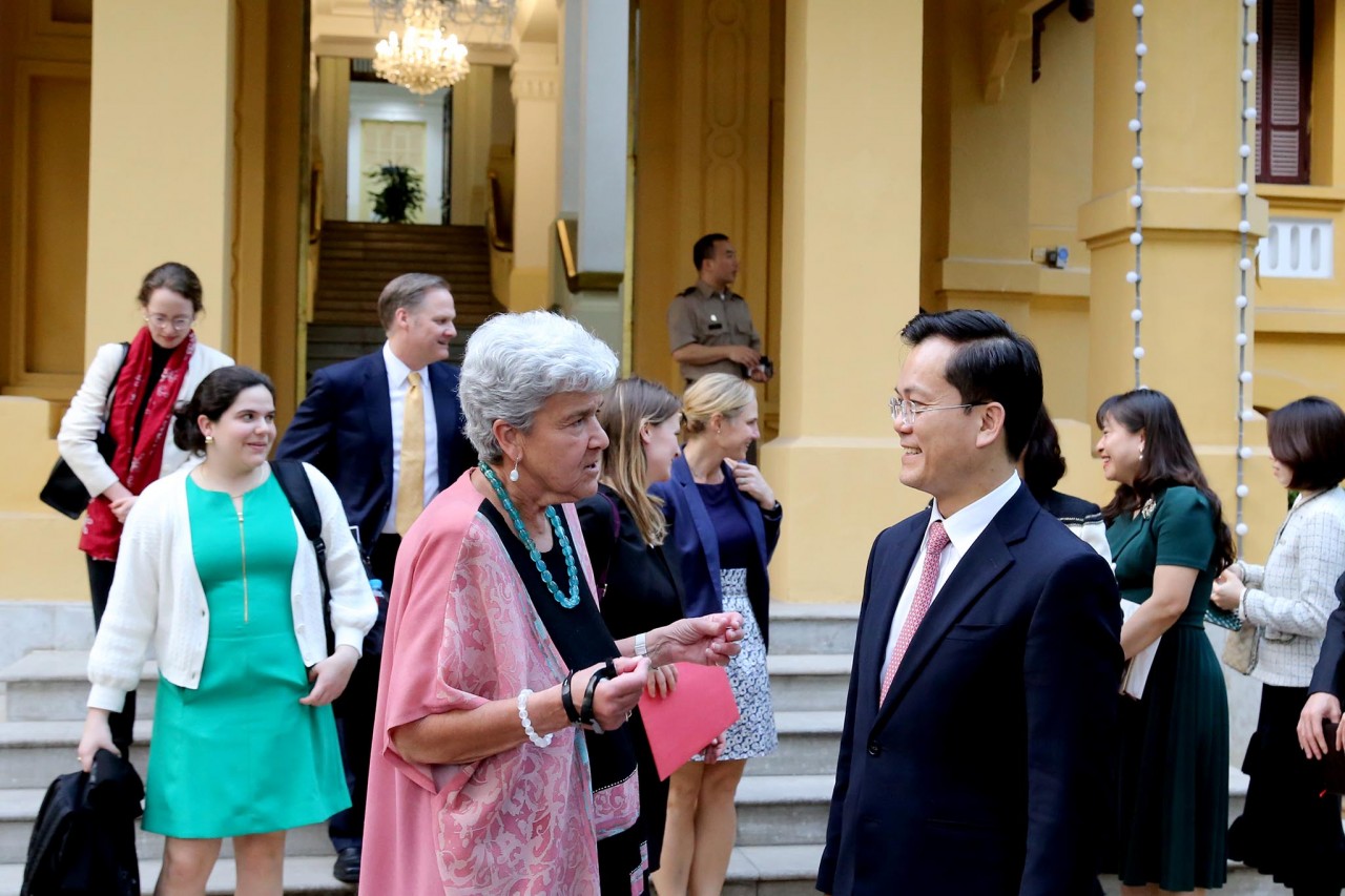 Thứ trưởng Hà Kim Ngọc tiếp Thứ trưởng Bộ Thương mại Hoa Kỳ