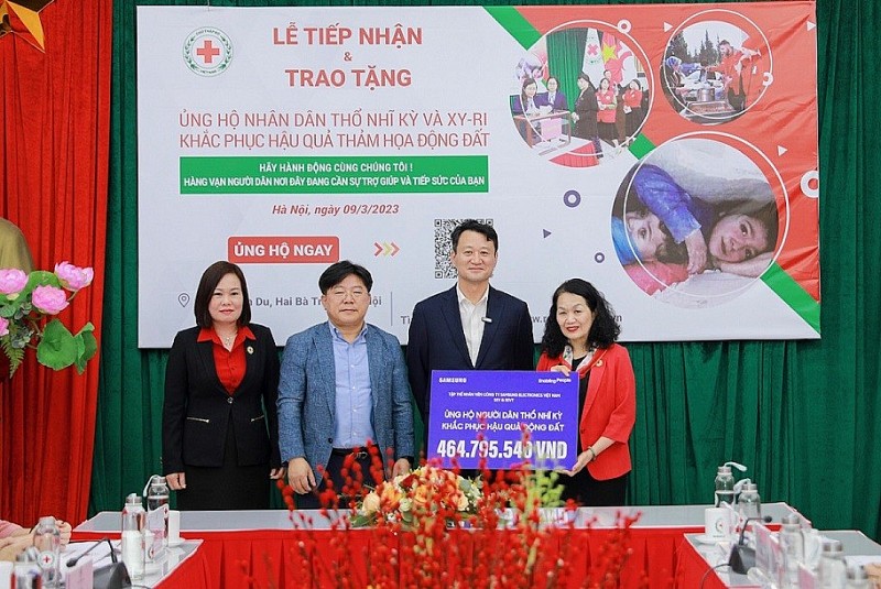 Trao tặng 200.000 USD hỗ trợ người dân Thổ Nhĩ Kỳ và Syria khắc phục hậu quả động đất Trao tặng 200.000 USD hỗ trợ người dân Thổ Nhĩ Kỳ và Syria khắc phục hậu quả động đất