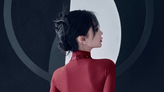 Angelababy khoe vẻ đẹp cuốn hút trên tạp chí thời trang